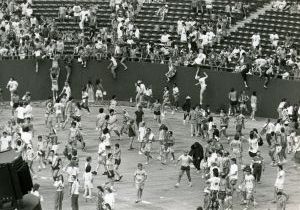 Grateful Dead fans 1987.jpg